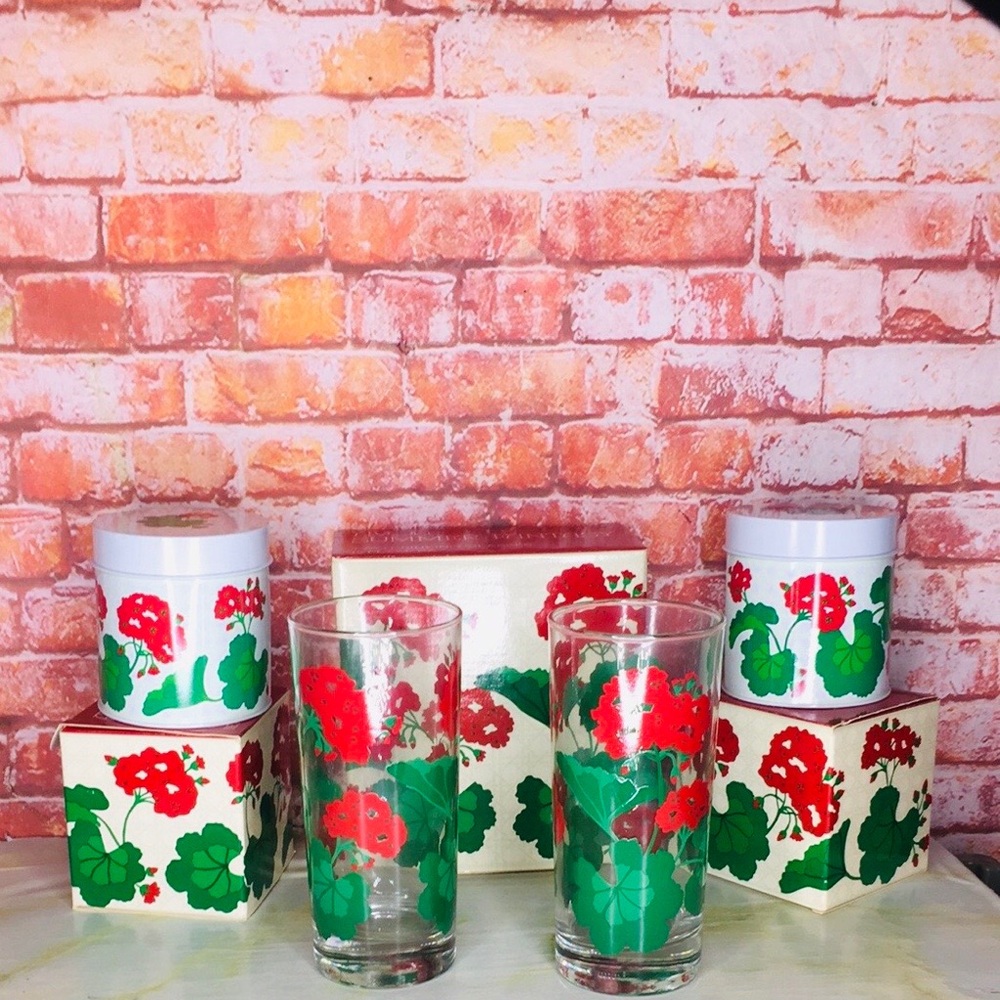 Vintage 1983 Avon Summer Fantasy 6" Floral Glass Tumbler and Candle Set